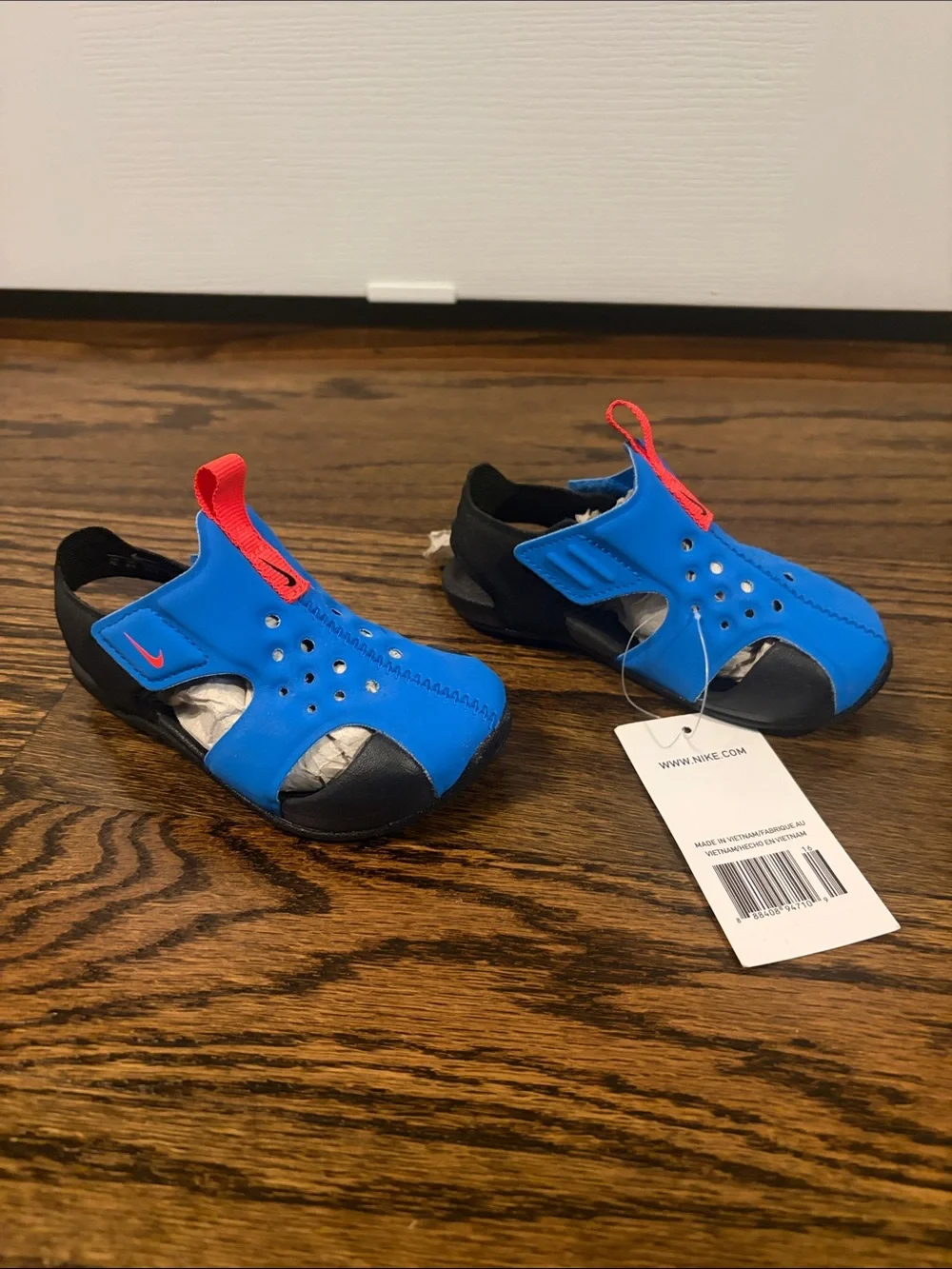Nike Kids Sunray Protect 2 Photo Blue/ Bright Crimson size 7C Water Shoe